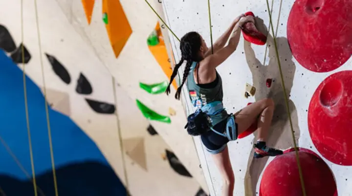 Rosalie beim Klettern im Finale | © Nicholas Perreth