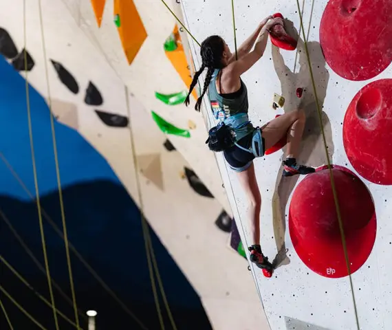 Rosalie beim Klettern im Finale | © Nicholas Perreth