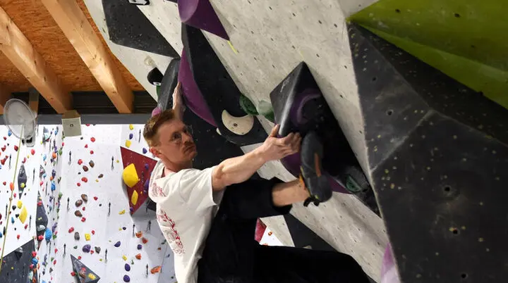 Boulderer beim Wettkampf | © DAV AB