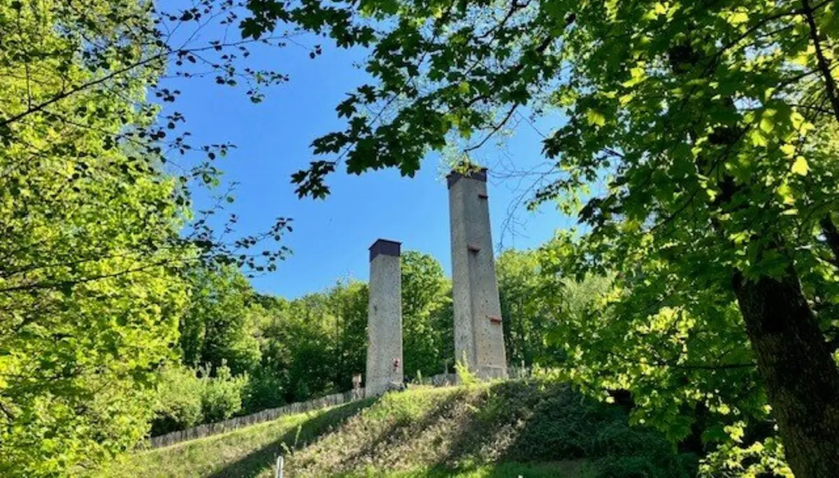 Kletterpfeiler auf dem Freizeitgelände  Waldaschaff  | © Christoph Sauer