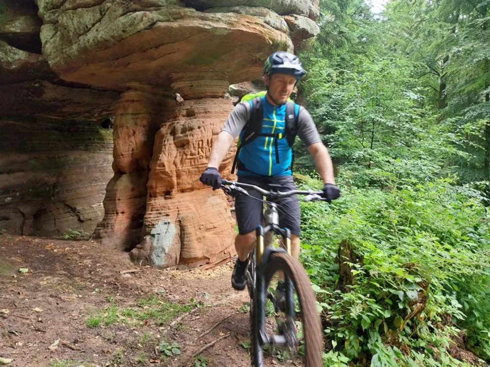 Pfalz Cross  mit Rucksack im südlichen Pfälzerwald | © Volkmar Zankl
