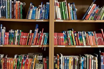 Bücherregal | © DAV AB